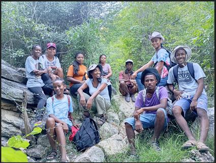Fanja et etudiants 1